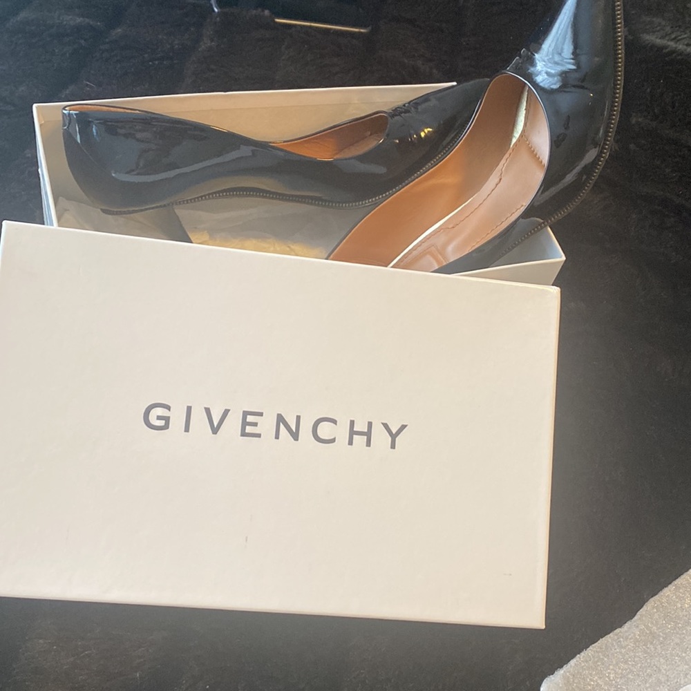 Givenchy - Picture 4 of 13